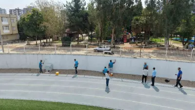 Adana Kozan’da Yükümlüler Okul ve Spor Tesislerini Boyayarak 12 Milyon TL Kamu Yararı Sağladı