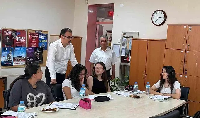 Sultanhisar Kaymakamı Ateş, üniversite adaylarıyla buluştu