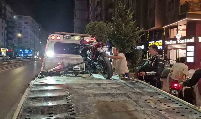 Katlanır plaka ile polise yakalanan motosiklet sürücüsüne 140 bin lira ceza