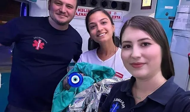 Sabırsız minik, dünyaya gözlerini ambulansta açtı