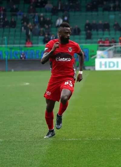 Nicolas N’Koulou’dan Beşiktaş-Marsilya Maçı Öncesi Dolmabahçe Uyarısı: İlk 20 Dakika Hayati Önem Taşıyor