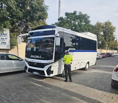 Salihli'de Okul Servislerine Sıkı Denetim: Öğrenci Güvenliği İçin Polis Ekipleri Sahada