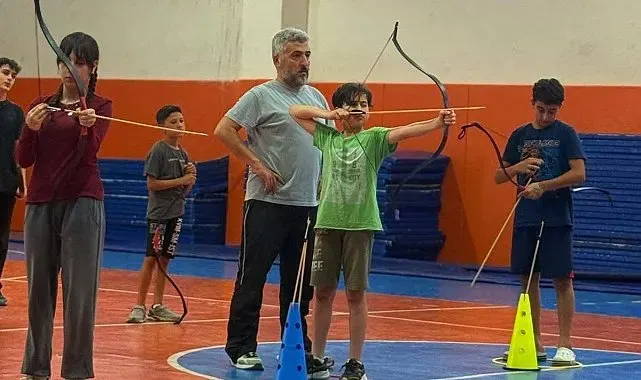 Sarıgöllü okçular hedefi şaşırmıyor