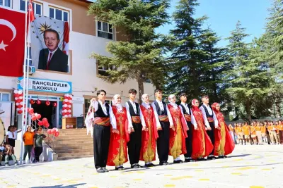 Elazığ'da İlköğretim Haftası Coşkusu: Minik Öğrencilerden Renkli Gösteriler
