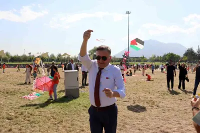 Kayseri'de Minik Öğrencilerden Gazze İçin Barış Uçurtmaları