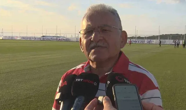 Başkan Büyükkılıç, Kayserispor-Kasımpaşa maçını saha kenarından takip etti