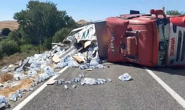 Elazığ'da su yüklü tır yan yattı: 1 yaralı