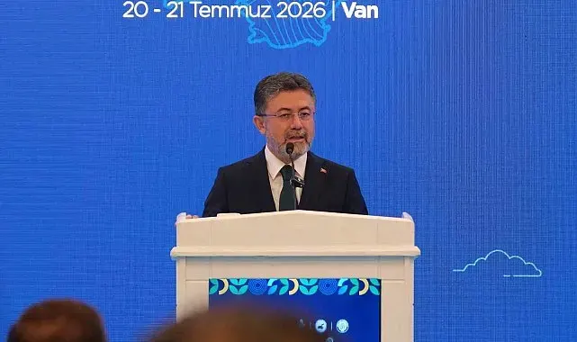 Bakan Yumaklı: "Van Gölü'nün hazinelerini keşfetmek için değil korumak için varız"