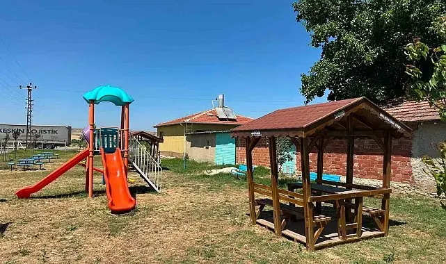 İnönü Belediyesi'nden park ve sosyal alanlara kamelya desteği