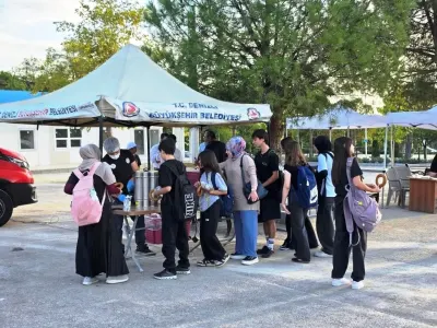 Denizli Büyükşehir Belediyesi’nden Okul Yolundaki Öğrencilere Sıcak Sürpriz