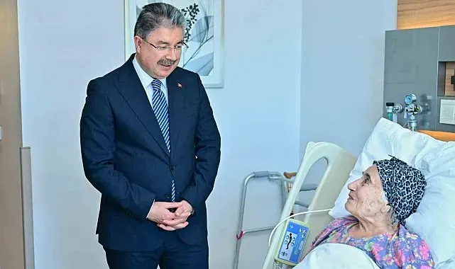 Vali Dr. Erdinç Yılmaz'dan şehit annesine hastanede ziyaret