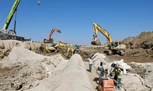 Proje tamamlandığında su kaybı en aza inecek, dev boruların montajı yapılıyor