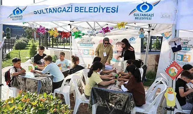 Çocuklar Sultangazi Kitap Kafe etkinliklerinde hem öğrenip hem eğleniyor