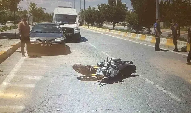 Patnos'ta motosiklet sürücüsü metrelerce sürüklendi
