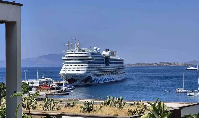 Bodrum'a 3 gemiyle 2 bin 761 turist geldi