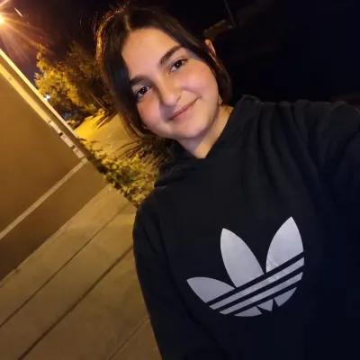 İzmir'de Yürek Yakan Olay: Balkondan Düşen 12 Yaşındaki Elifnaz Hayatını Kaybetti
