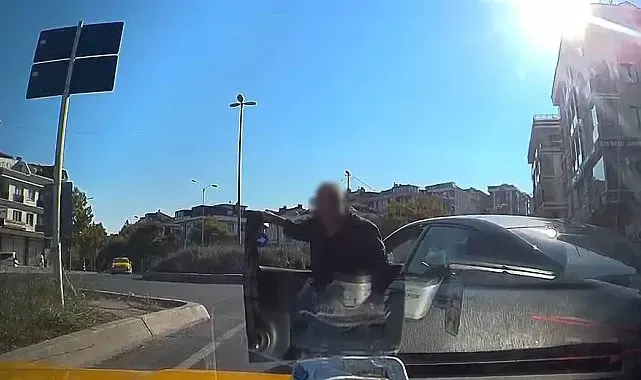 Beylikdüzü'nde trafik magandası taksicinin önünü kesip aracını yumrukladı
