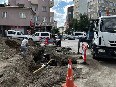 Erzurum'da Altyapı Hamlesi: Şerif Efendi Caddesi'nin Kanalizasyon Hattı Yenilendi