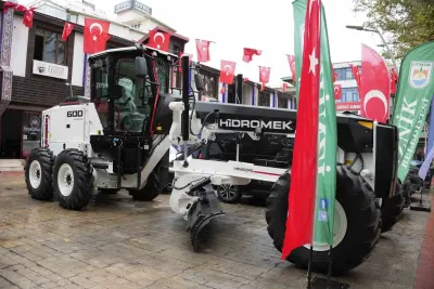 İznik Belediyesi Araç Filosunu Yeni Greyderle Güçlendirdi