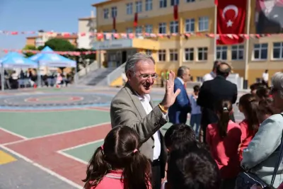 Başkan Özdoğan Hacılar'da Öğrencilerin Yeni Dönem Heyecanını Paylaştı