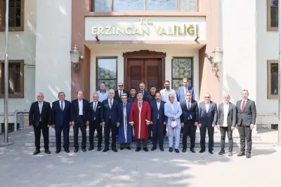 Erzincan Valisi Aydoğdu'dan Yılın Esnafına Onur Belgesi: Türkiye Birincisi Erzincan'dan Çıktı