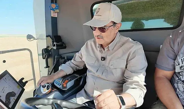 Eski Enerji ve Tabii Kaynaklar Bakanı Dönmez buğday hasadında katıldı