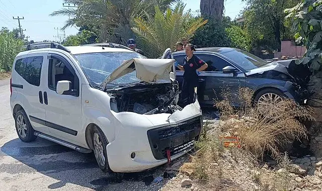 Otomobil ile hafif ticari araç kafa kafaya çarpıştı: 1 yaralı
