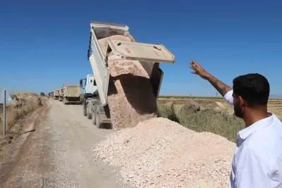 Siverek'te Ulaşım Konforu Artıyor: Şanlıurfa Büyükşehir Belediyesi'nden Kırsal Yollara Asfalt Desteği