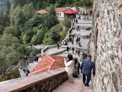 Sümela Manastırı'nda Ziyaretçi Rekoru: 8,5 Ayda 520 Bin Kişi Ağırladı