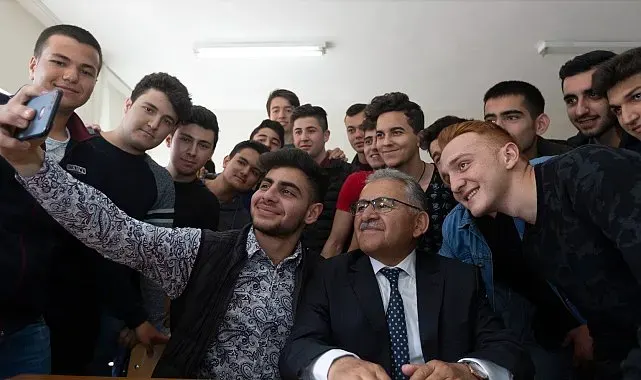 Başkan Büyükkılıç'tan üniversite adaylarına güven veren davet: "Aradığınız her şey Kayseri'de"