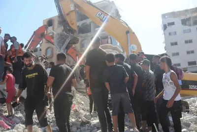 Gazze'de Çöken 7 Katlı Binada Can Kaybı 21'e Yükseldi: Arama Kurtarma Çalışmaları Sürüyor
