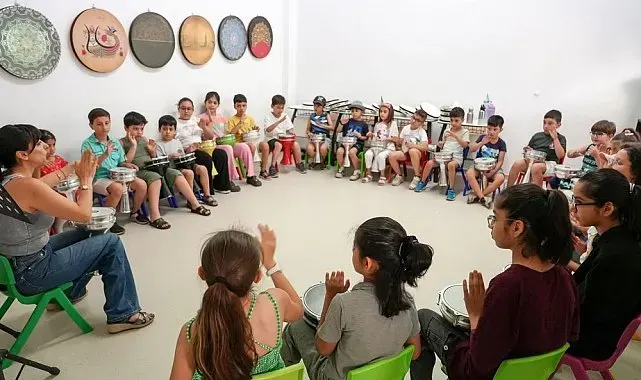 520 çocuk yazı sanat ve bilimle geçiriyor