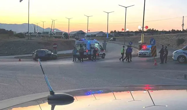 Emet'te trafik kazası: 4 kişi yaralandı, sürücü olay yerinden kaçtı