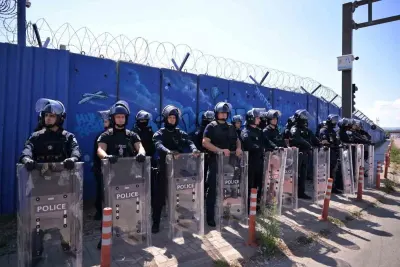 Lahey'de Haşim Thaçi Kararı Sonrası Ortalık Karıştı: Kosovalılar Polisle Çatıştı