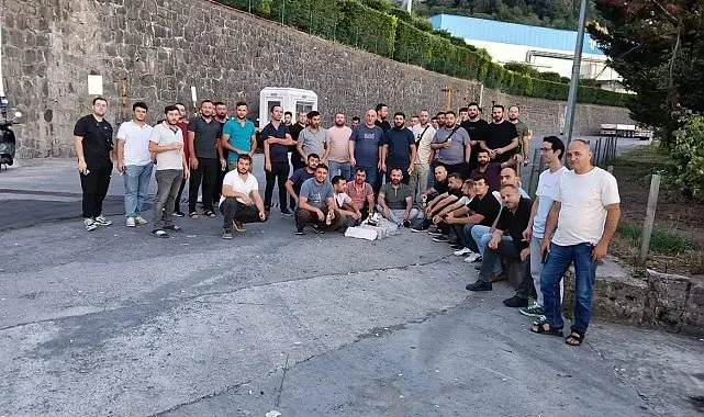 Çınar Çelik işçilerinden oturma eylemi