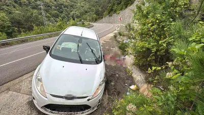 Bartın'da Kontrolden Çıkan Otomobil İstinat Duvarına Çarptı: 3 Yaralı