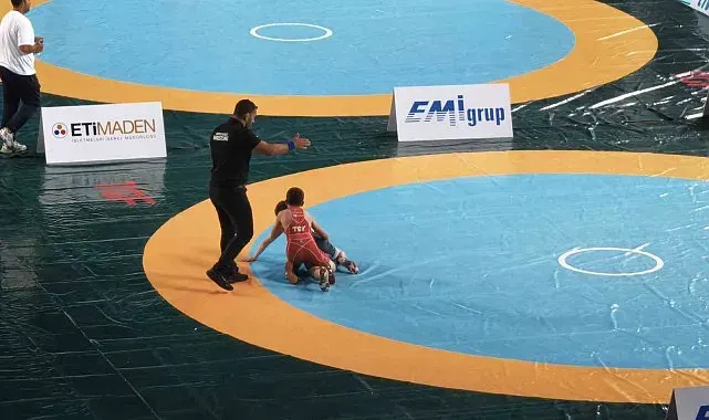 Türkiye Minikler Güreş Şampiyonası Ankara'da sürüyor