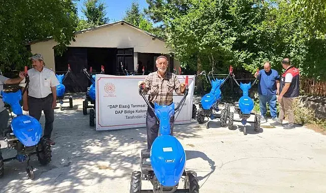 Elazığ'da çiftçilere çapa makinesi dağıtıldı