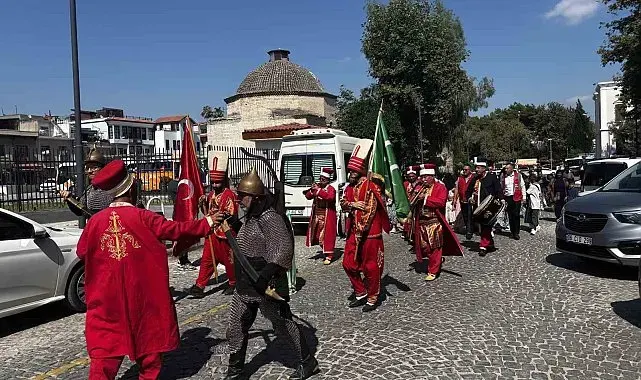 Sünnet çocukları mehteran eşliğinde tarihi sokaklarda yürüdü