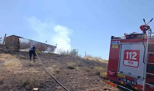 Kurtalan'da anız yangını bahçelere sıçradı