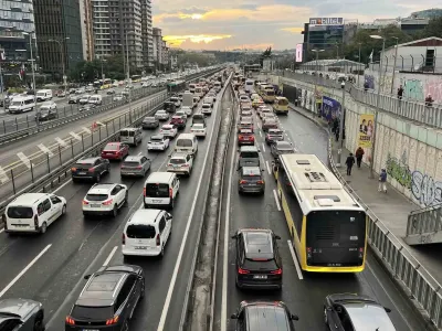 İstanbul’da Yağmur ve Akşam Trafiği: Yoğunluk Yüzde 78'e Yükseldi