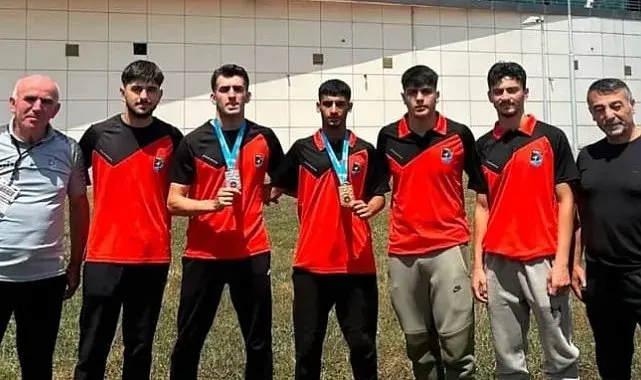 Darıcalı karateciler Samsun'dan 4 madalyayla döndü