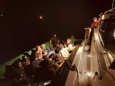 İzmir Seferihisar Açıklarında 31 Düzensiz Göçmen Yakalandı
