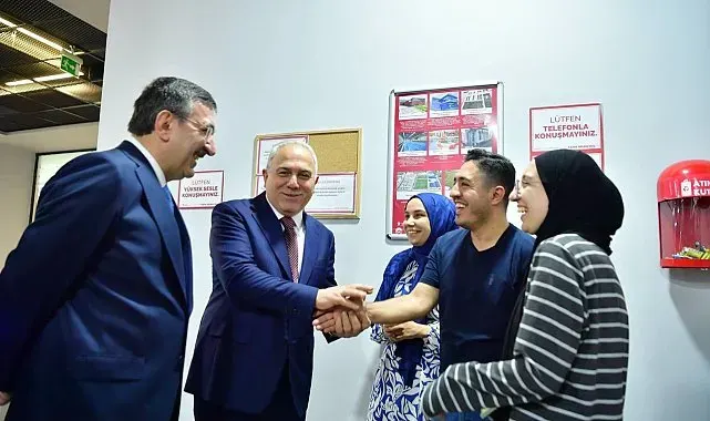 Cumhurbaşkanı Yardımcısı Cevdet Yılmaz, Fatih Merkez Kütüphanesi'ni ziyaret etti