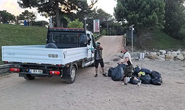 Tatilcilerin akınına uğrayan Kandıra'da 387 ton atık toplandı