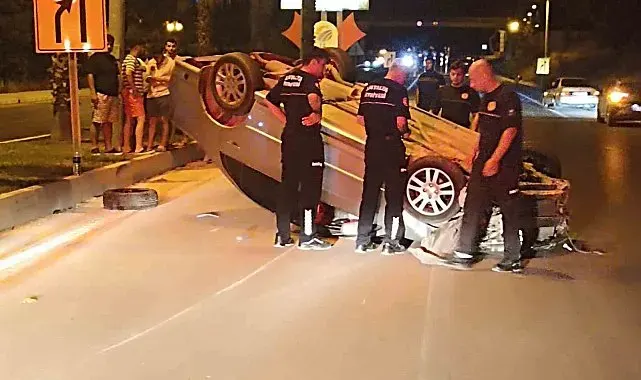 Önündeki motosiklete çarpmamak için direksiyonu kırdı, takla attı