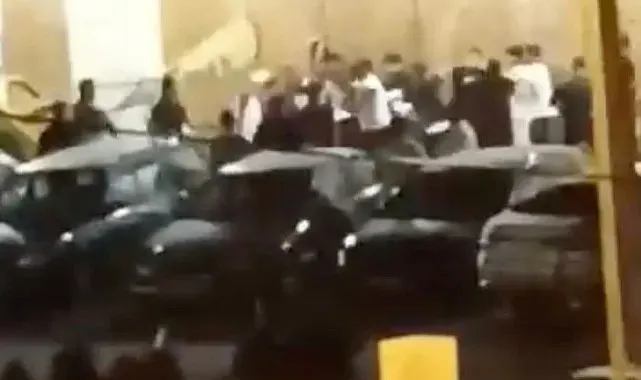 Başakşehir'de iki grup birbirine girdi: Sopa ve flama direkleriyle saldırdılar