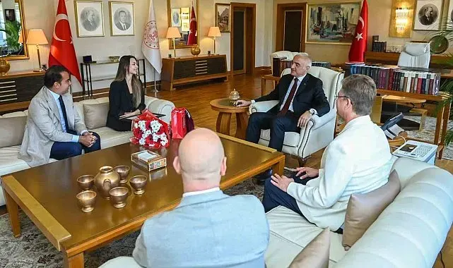Bakan Ersoy'dan Bolşoy Tiyatrosu'nda tarihi başarıya imza atan Nilay Tahiroğlu'na tebrik