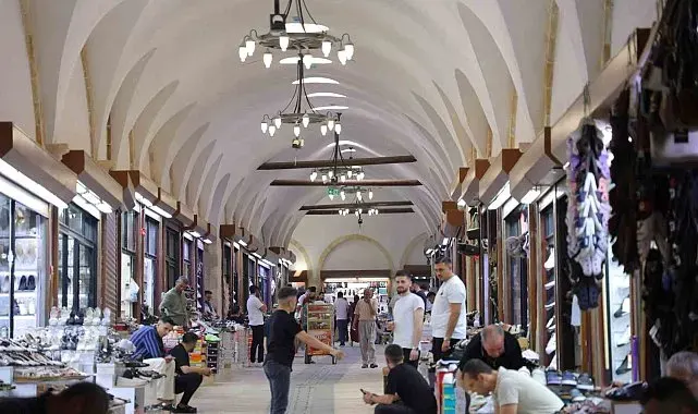 Kahramanmaraş'ın tarihi çarşısı sıcak havada doğal serinlik sunuyor