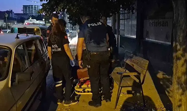 Alkol alıp bayılan şahıstan yardım etmeye çalışan ekiplere tepki: "Sen beni tanıyor musun?"